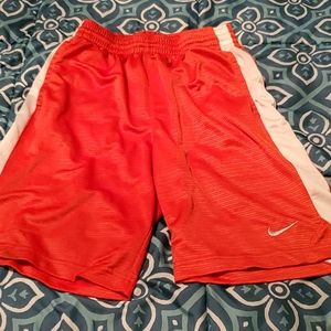 nike basketball shorts small C8